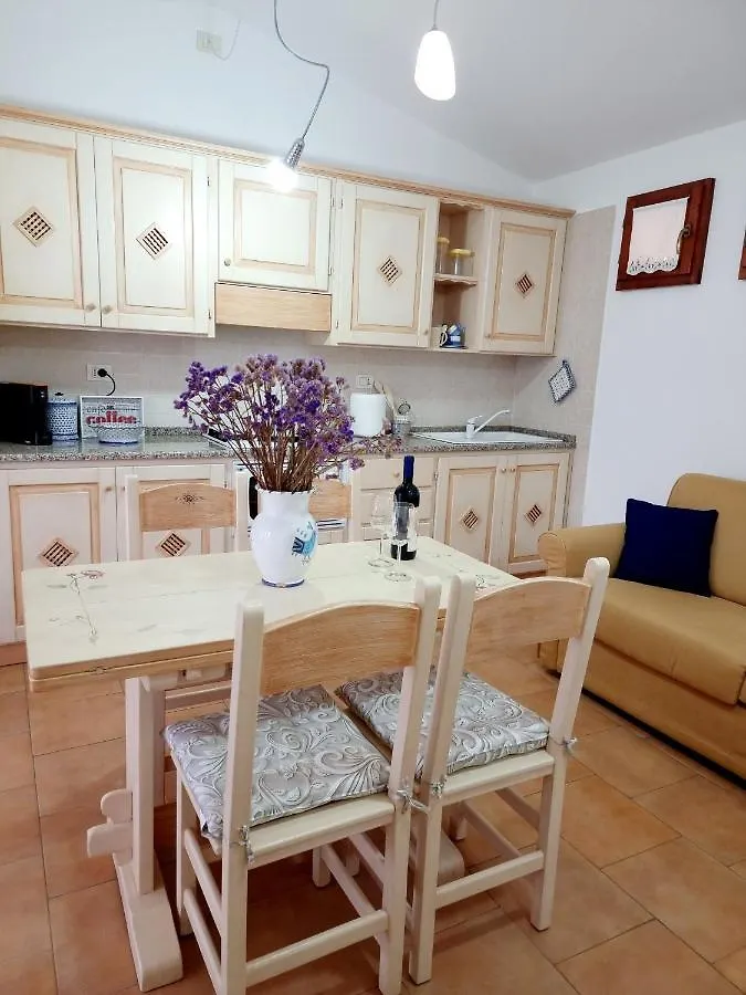 Appartamento La Casa Di Arly Olbia 0*,