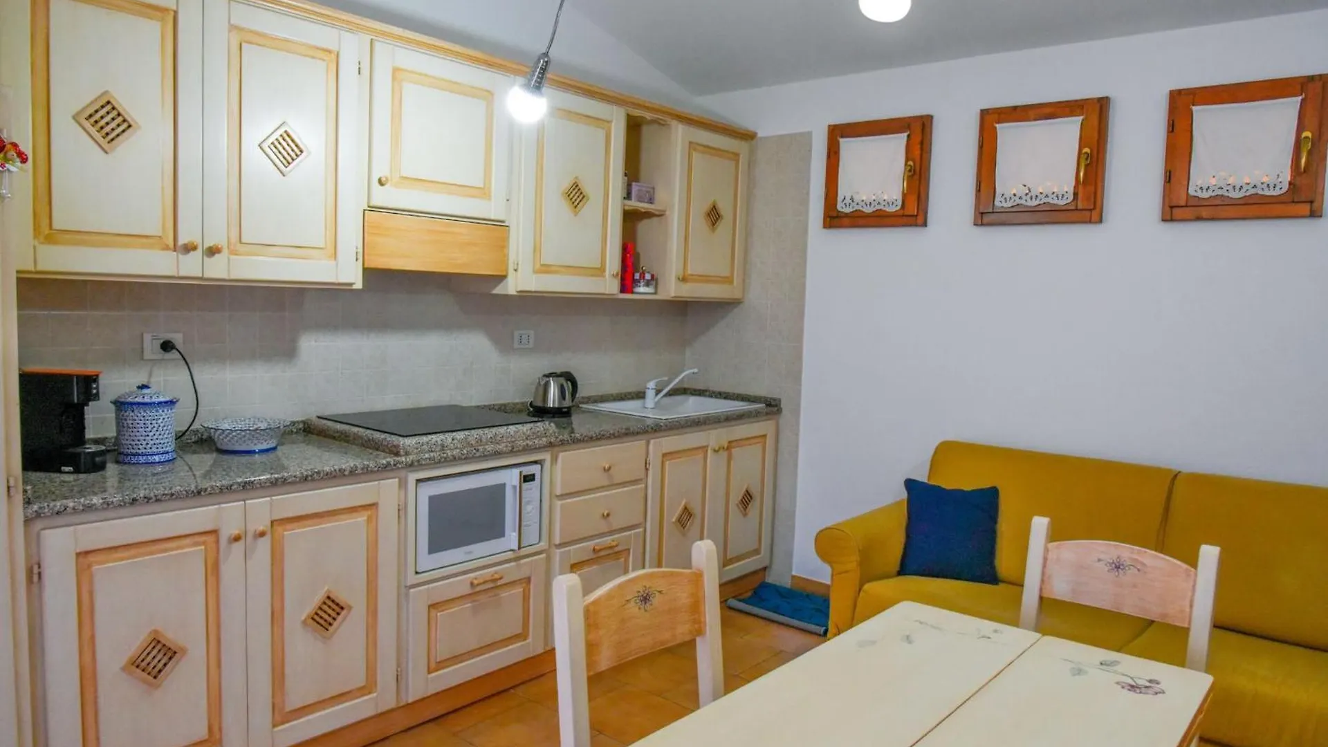 Appartamento La Casa Di Arly Olbia 0*,  Italia