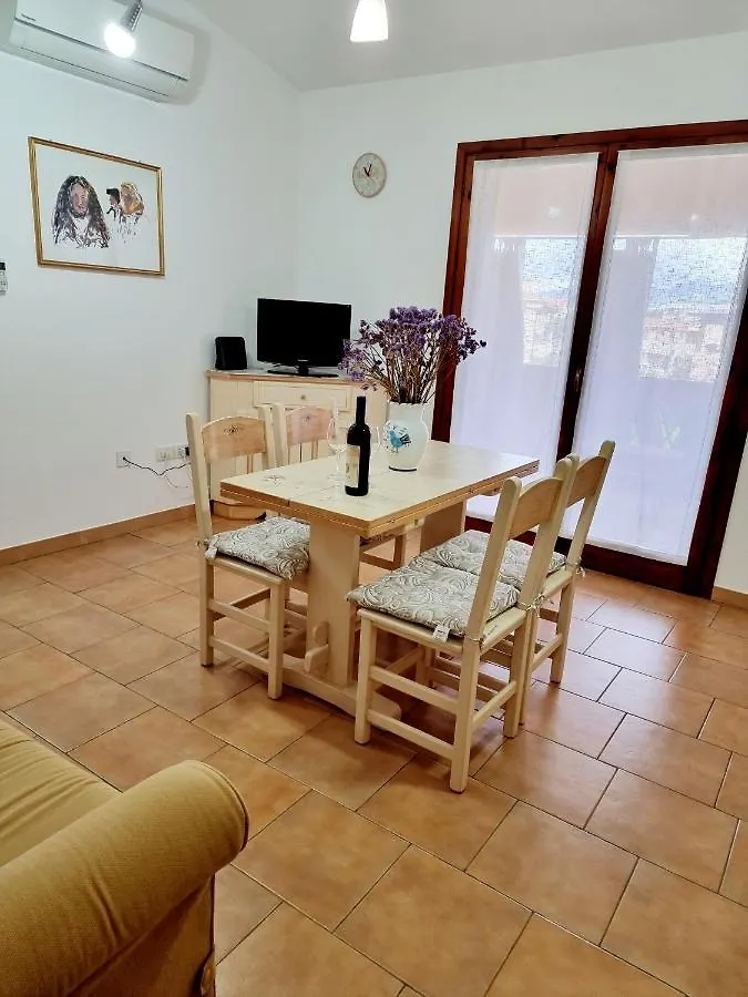 La Casa Di Arly Apartment Olbia